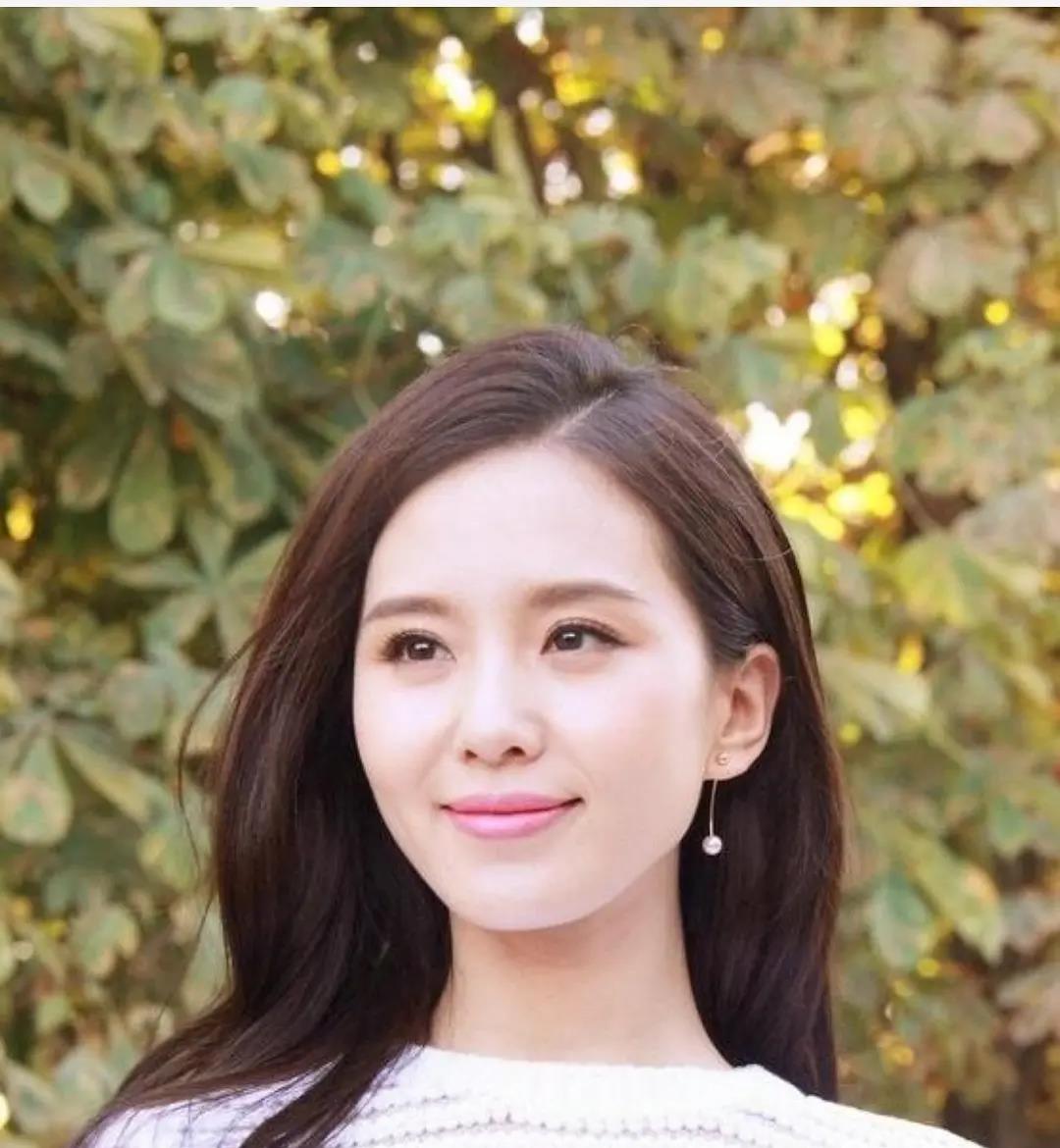 原创提名有书卷气的演员或明星应该是娱乐圈比较稀缺的一种气质吧