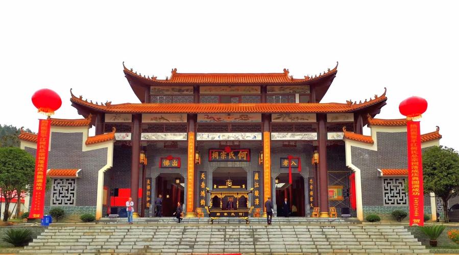 何姓出自姬姓,始祖是战国时期的韩氏,在秦灭六国之后改名为何姓,所以