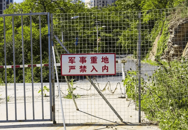 营区周界安防如何开展布设防区型振动光纤保障机密防入侵