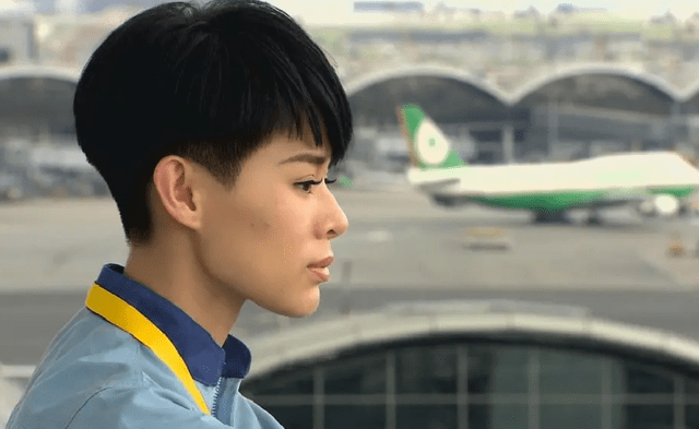 从《冲上云霄》第一部里的"甜妹"苏怡,再到后来《冲上云霄2》的维修员