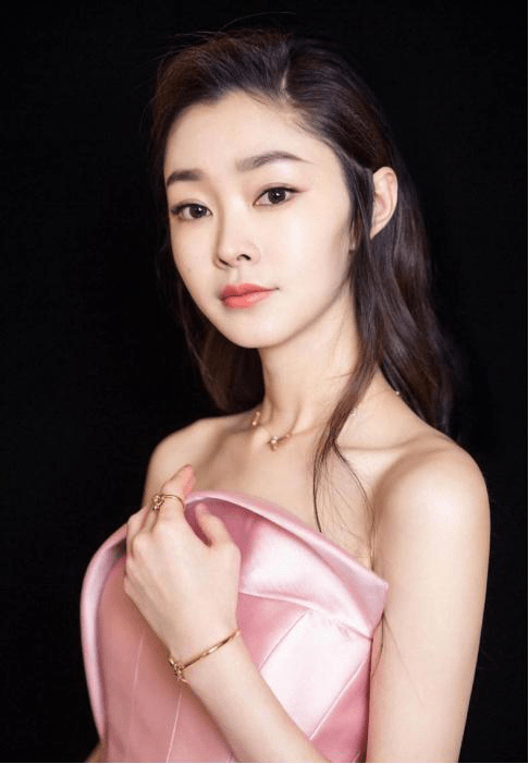 在爆料后激起很高的火花,,大家都纷纷猜测湖北籍宋姓女艺人可能就是