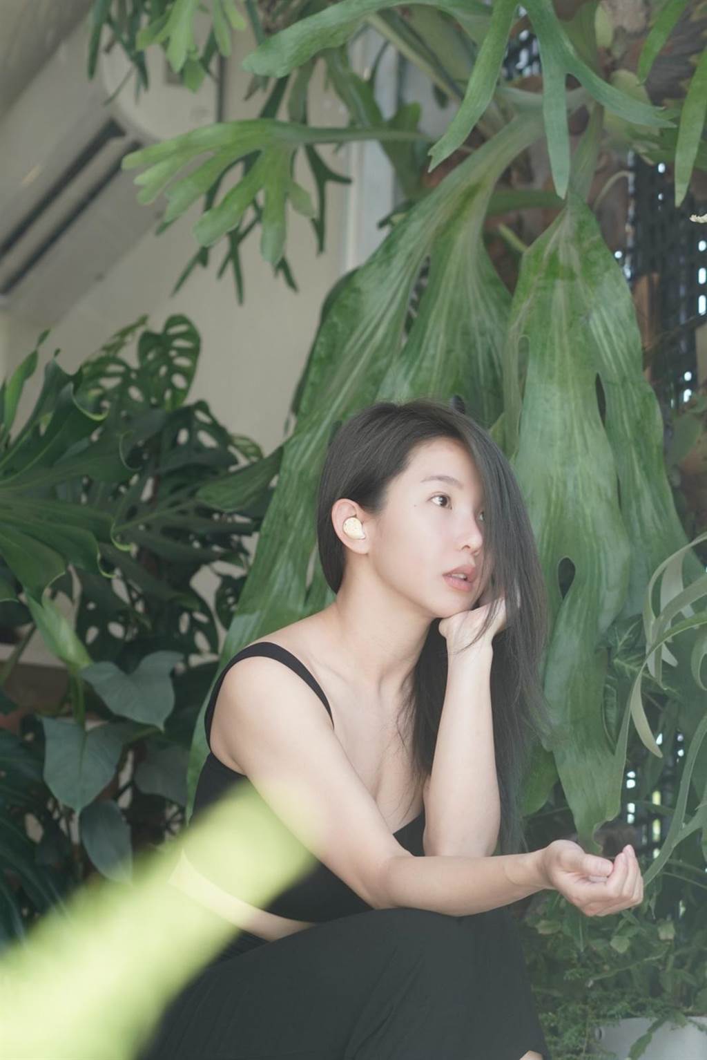 原创郭书瑶唯美美人鱼照引暴动迷上潜水搭高铁都在憋气