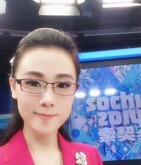 2021体坛快讯女主持人图片