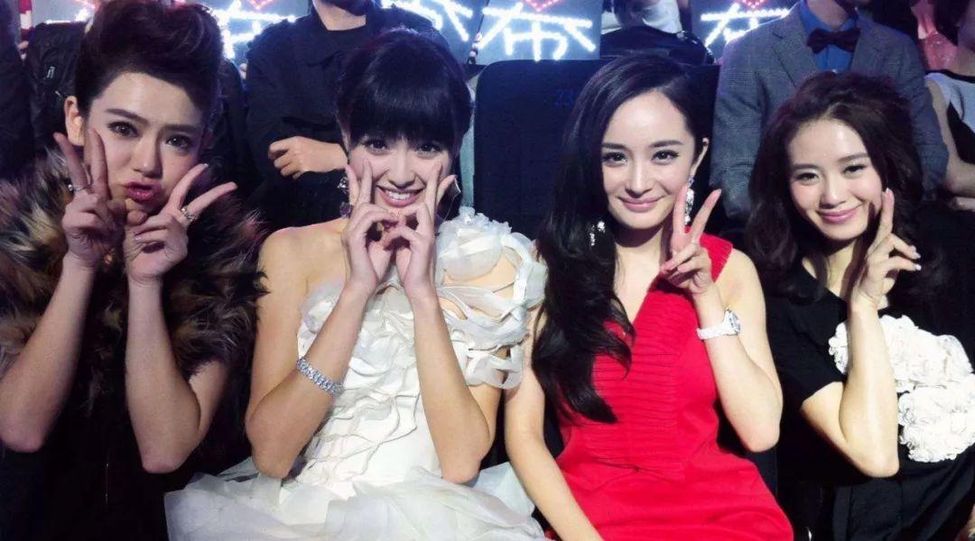 "双杨双赵"上位新花旦的位置!赵露思成为95后新小花_杨幂_杨紫_网友