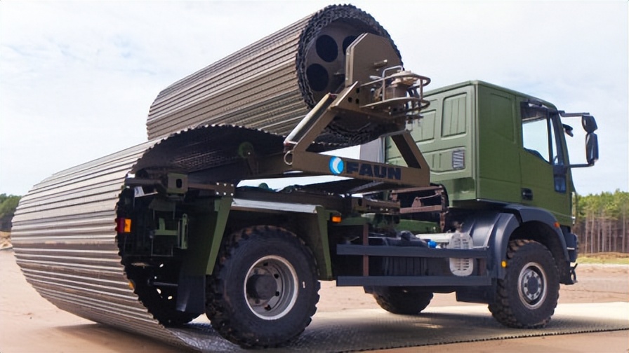 5分钟铺50米铺路界黑科技超高强度可降落飞机不禁竖大拇指