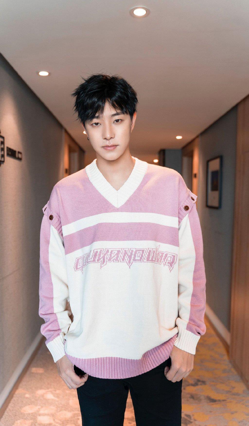 原创人间蛊王张欣尧初代网红的成长逆袭之路