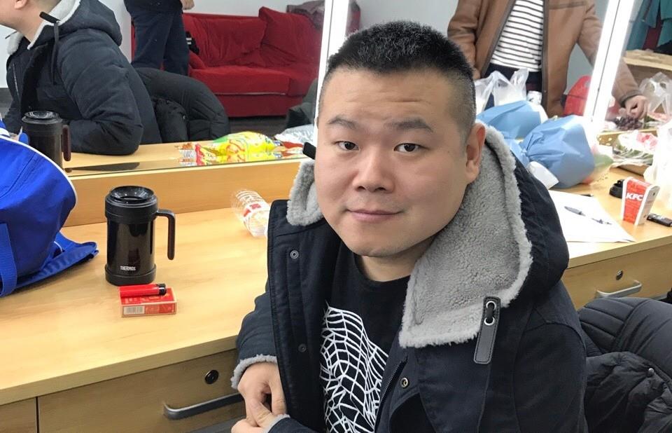 原创德云社岳云鹏妻子现身医院剃光头吓坏网友连师爷谢金都惊动了