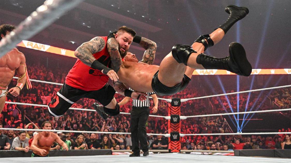 wwe传奇杀手兰迪奥顿背部伤情严重,还能否回到他的毒蛇模式?