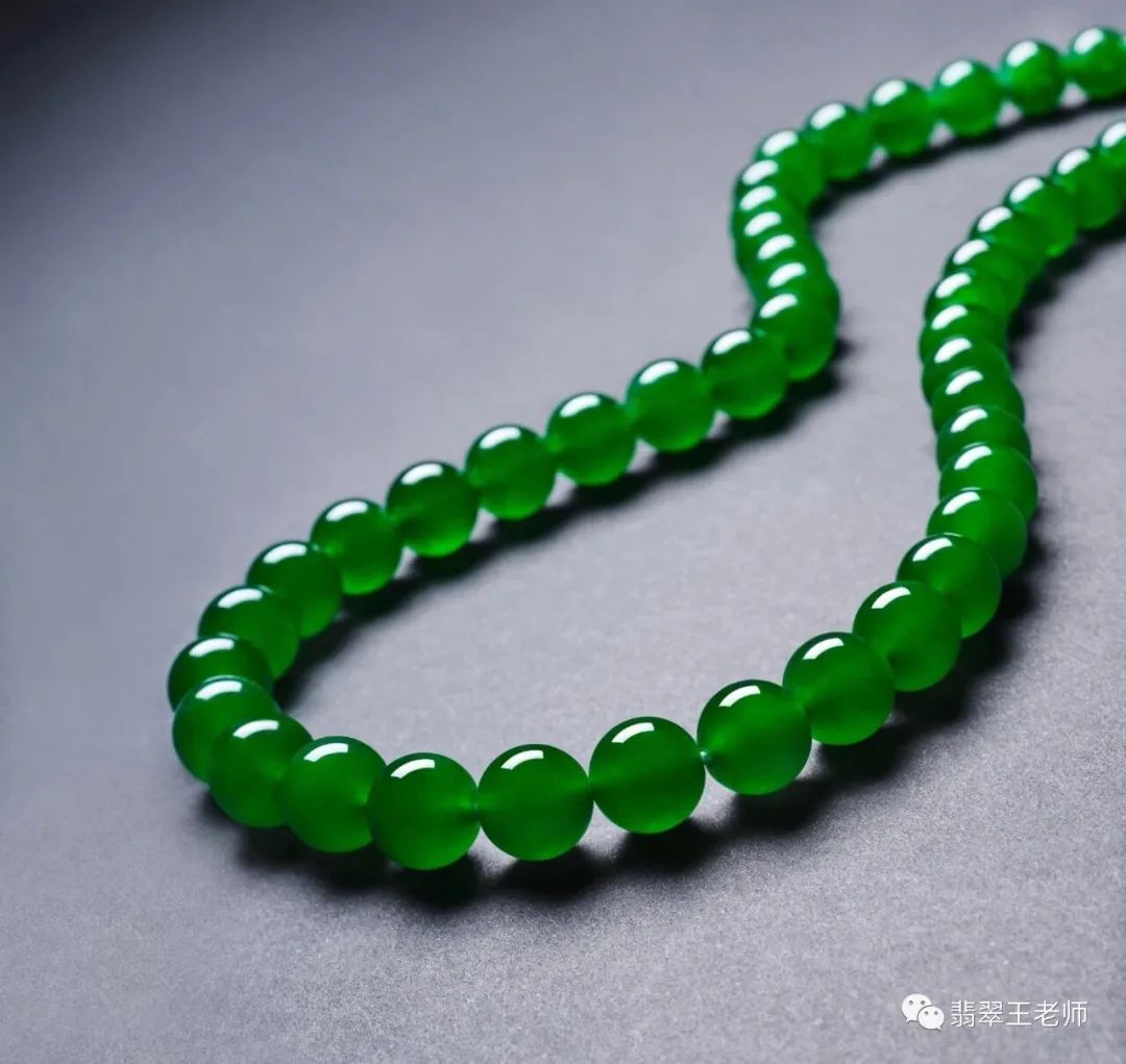 拍卖场上的压轴大戏翡翠珠链凭什么身价这么高