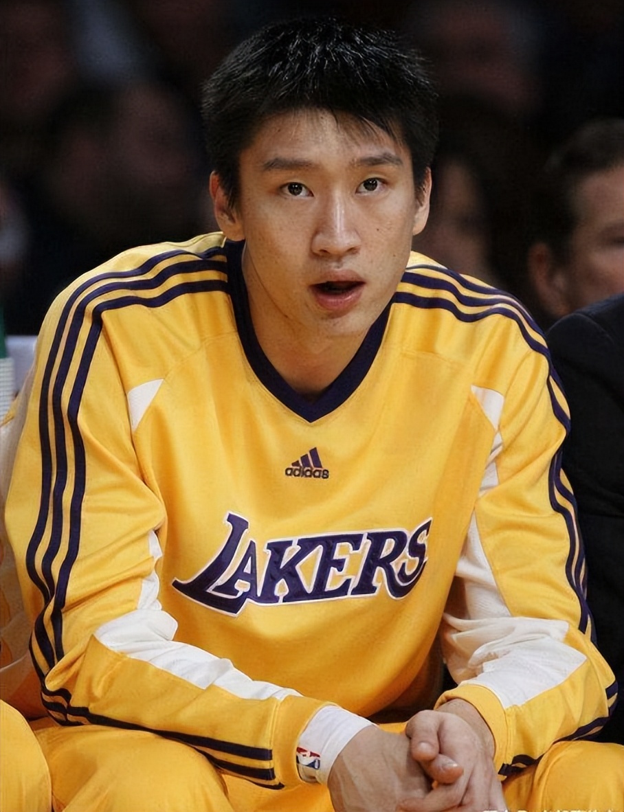 原创前湖人球星孙悦娇妻陈露带孩子在美国生活两人感情状况不明