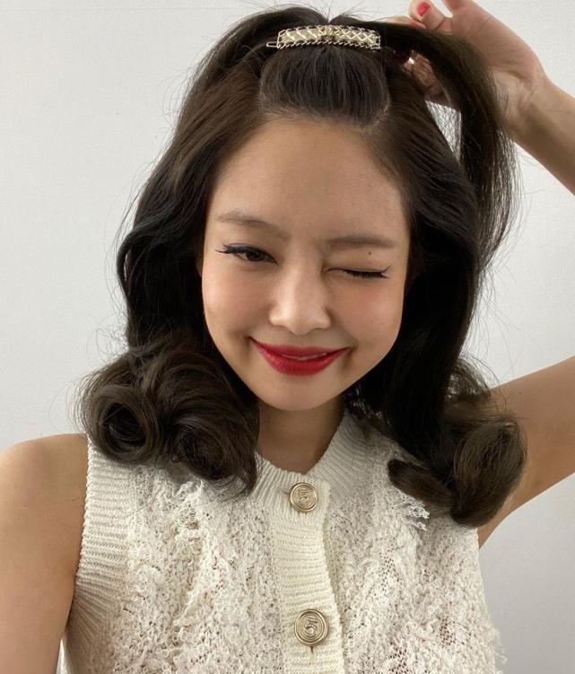 原创粉墨jennie戴皇冠成香奈儿宠儿烈焰红唇和朴彩英争流量