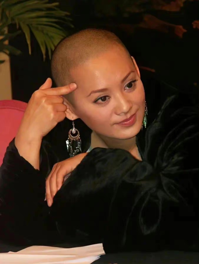 宁静节目发型太过随意有颜任性光头依然能大杀四方