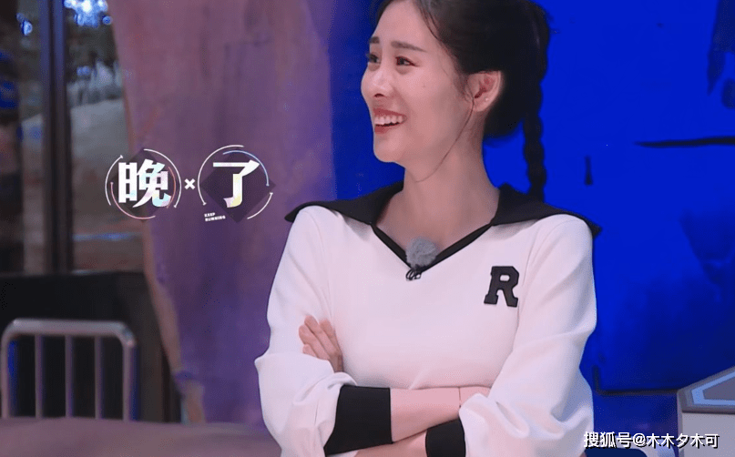 大家又何必太较真,张碧晨虽然不会玩,但至少将综艺效果拉满,不可否认