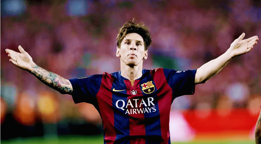 梅西也有过尴尬时刻,被一老将死死盯防,失球后捶地懊悔不已_内斯塔