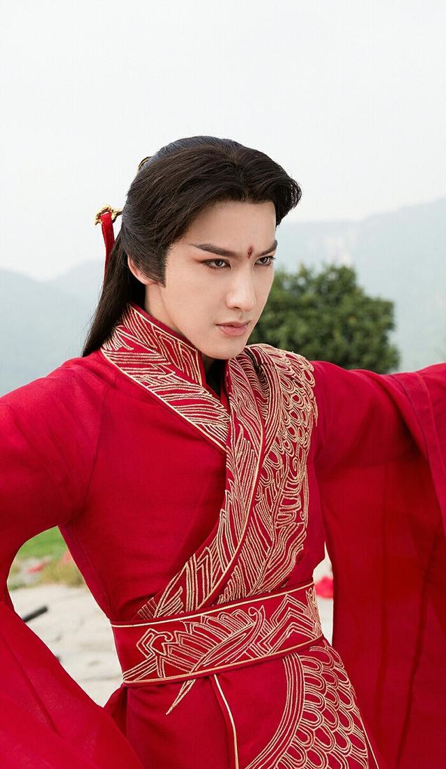 原创化浓妆的古装男星龚俊红眼影抢镜木小乔最妖艳