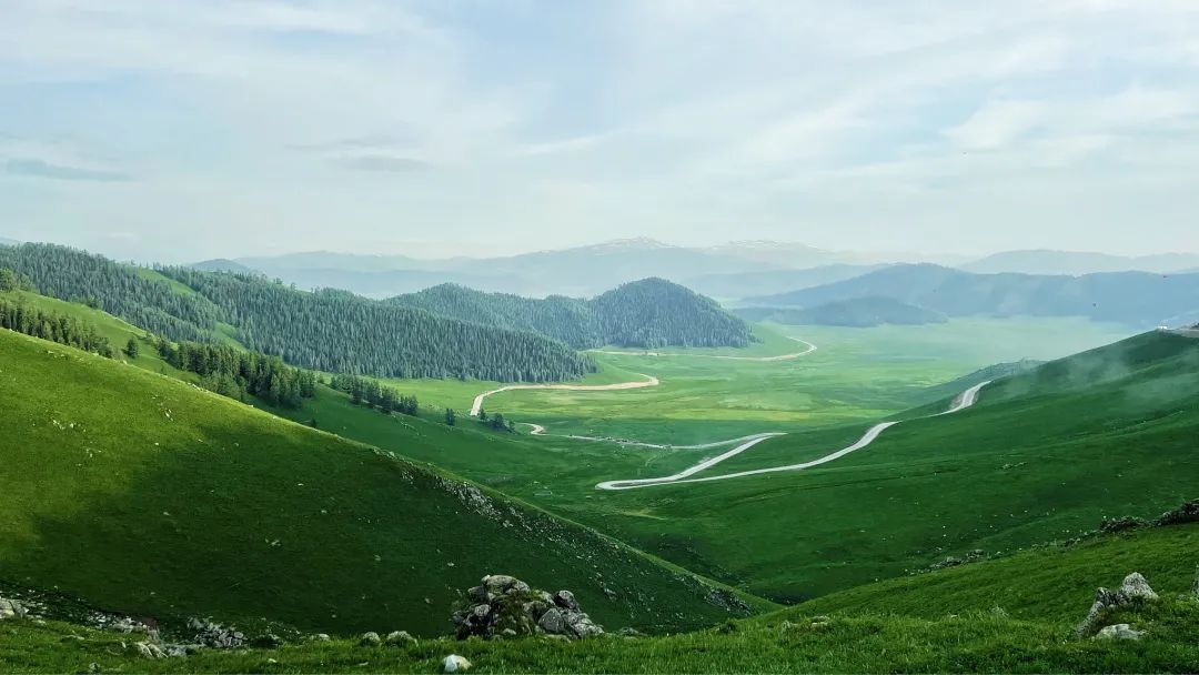 沿线公路长达208公里总面积约2790平方公里西至布尔津县禾木喀纳斯