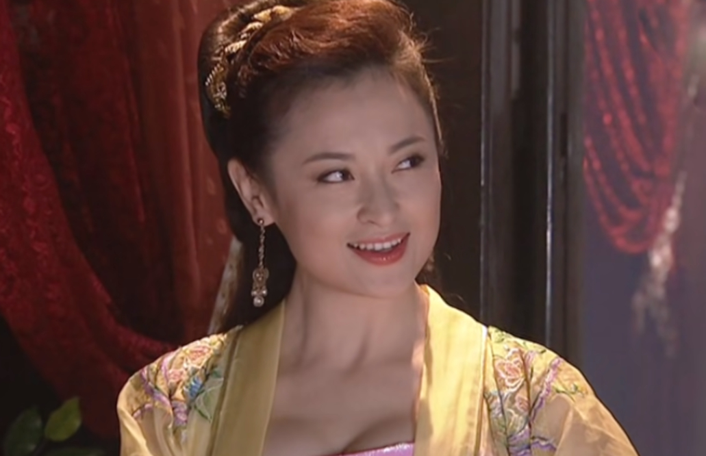 6版《天龙八部》李青萝对比:少时不知舅妈美,光顾看神仙姐姐了_王夫人