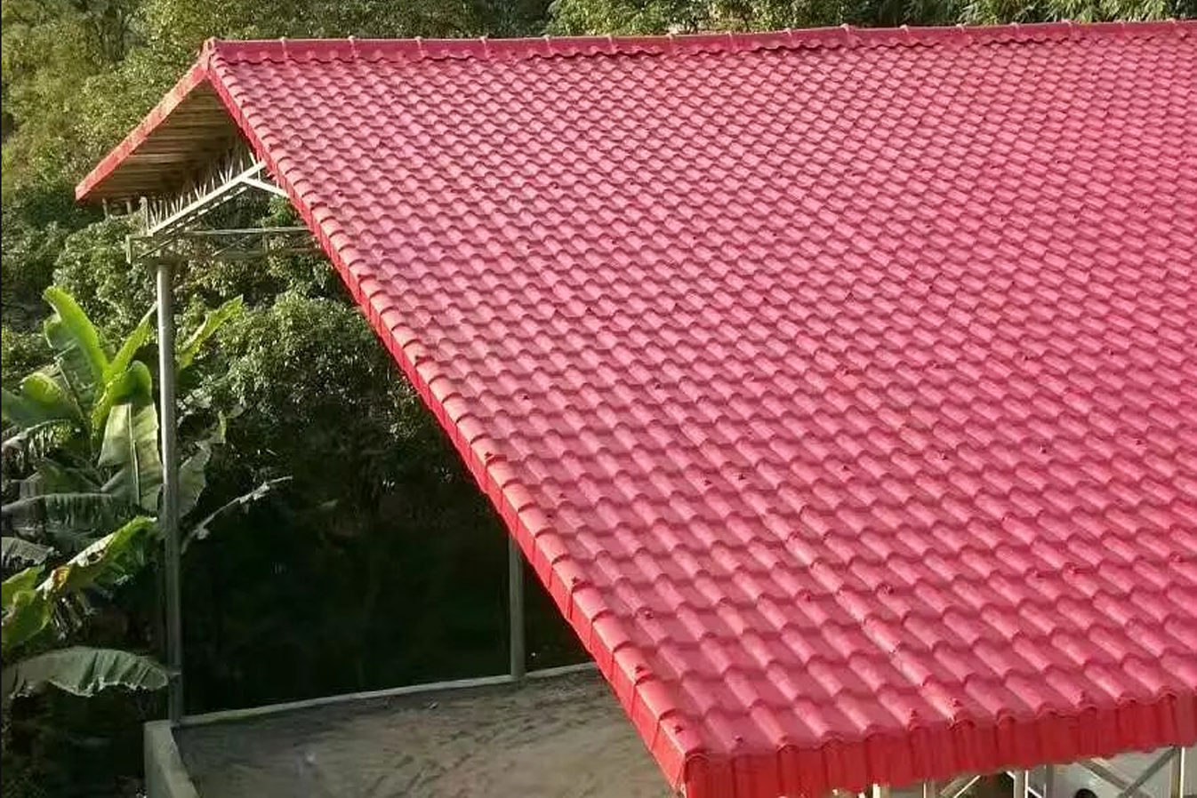夏天闷热,屋顶露台凉亭可以用合成树脂瓦隔热?