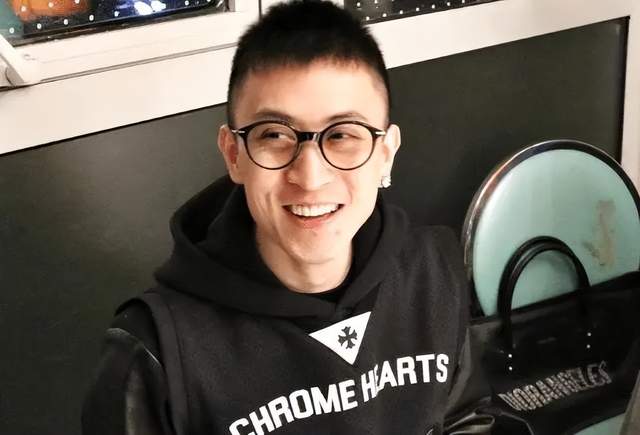 原创秦奋背景经历曝光曾与阿娇关系匪浅父亲是知名叠码仔