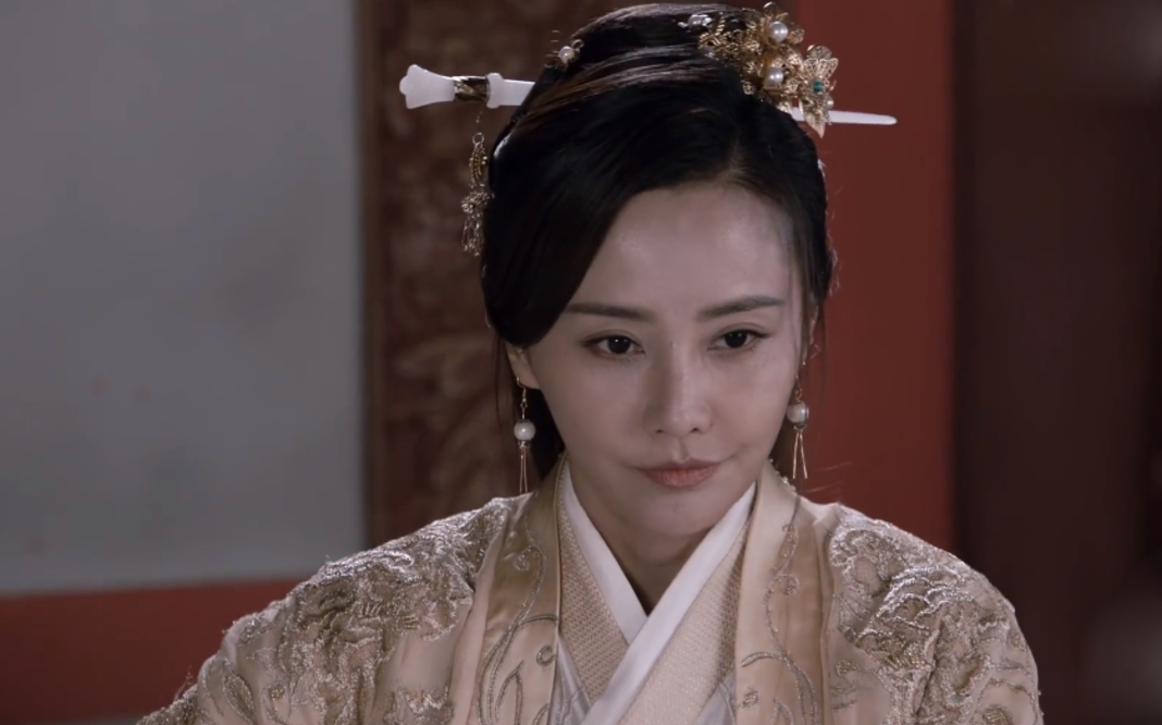 6版《天龙八部》李青萝对比:少时不知舅妈美,光顾看神仙姐姐了_王夫人