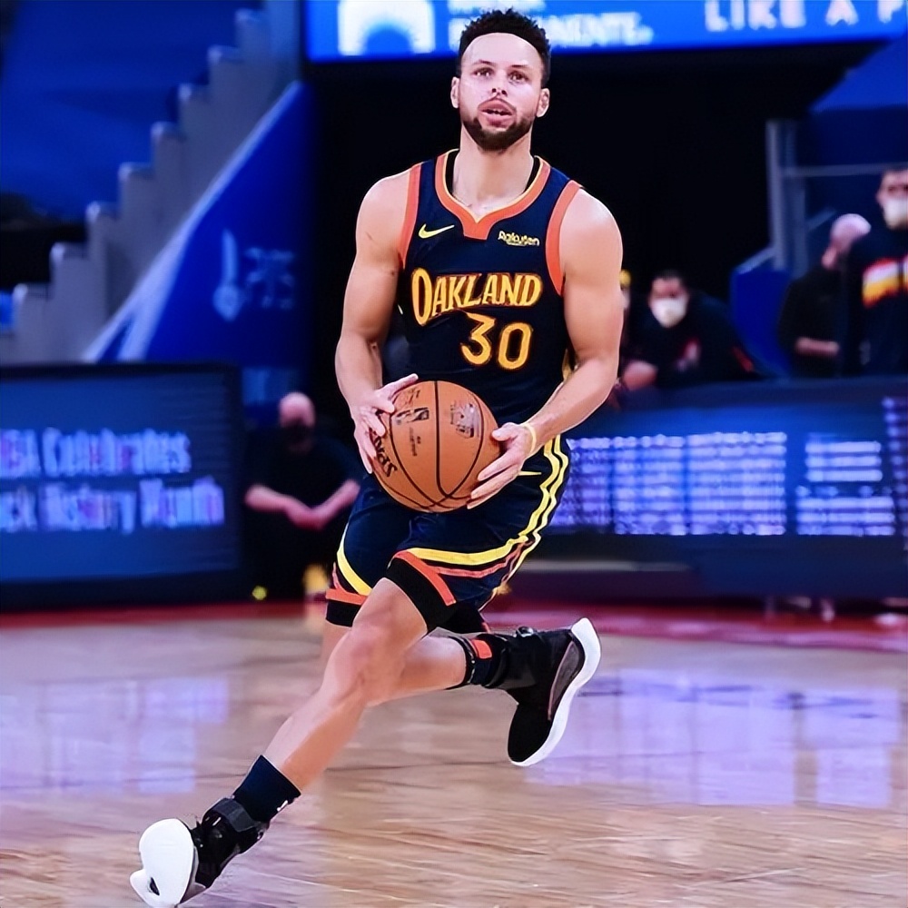 原创深度2122赛季的库里为何没有将超远三分当成常规武器了呢