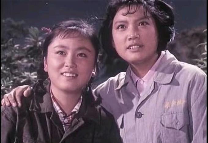 1980年《排球之花》饰演郭艳1979年《谁戴这朵花》饰演孙桃,孙杏1978