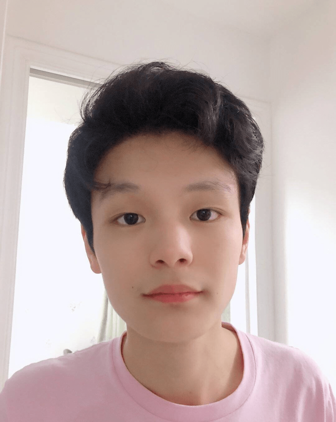 原创千万网红林晚晚晒jk制服照腰细腿长疑p图过度大腿赘肉亮了