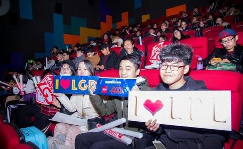 原创娱乐圈粉丝出手真大方明星后援会主管才大二就买豪宅付百万首付