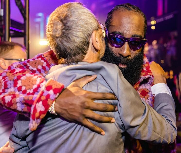 原创晒照实锤哈登赌城泡夜店离开火箭更放纵曾一夜花100万美金