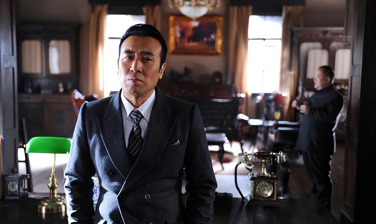 谍战剧"王者",有于和伟,祖峰和张嘉益,还有一位低调的男星_刘小峰