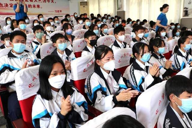 华夏保险走进楚州实验中学献爱心庆"六一"_中支_活动_淮安