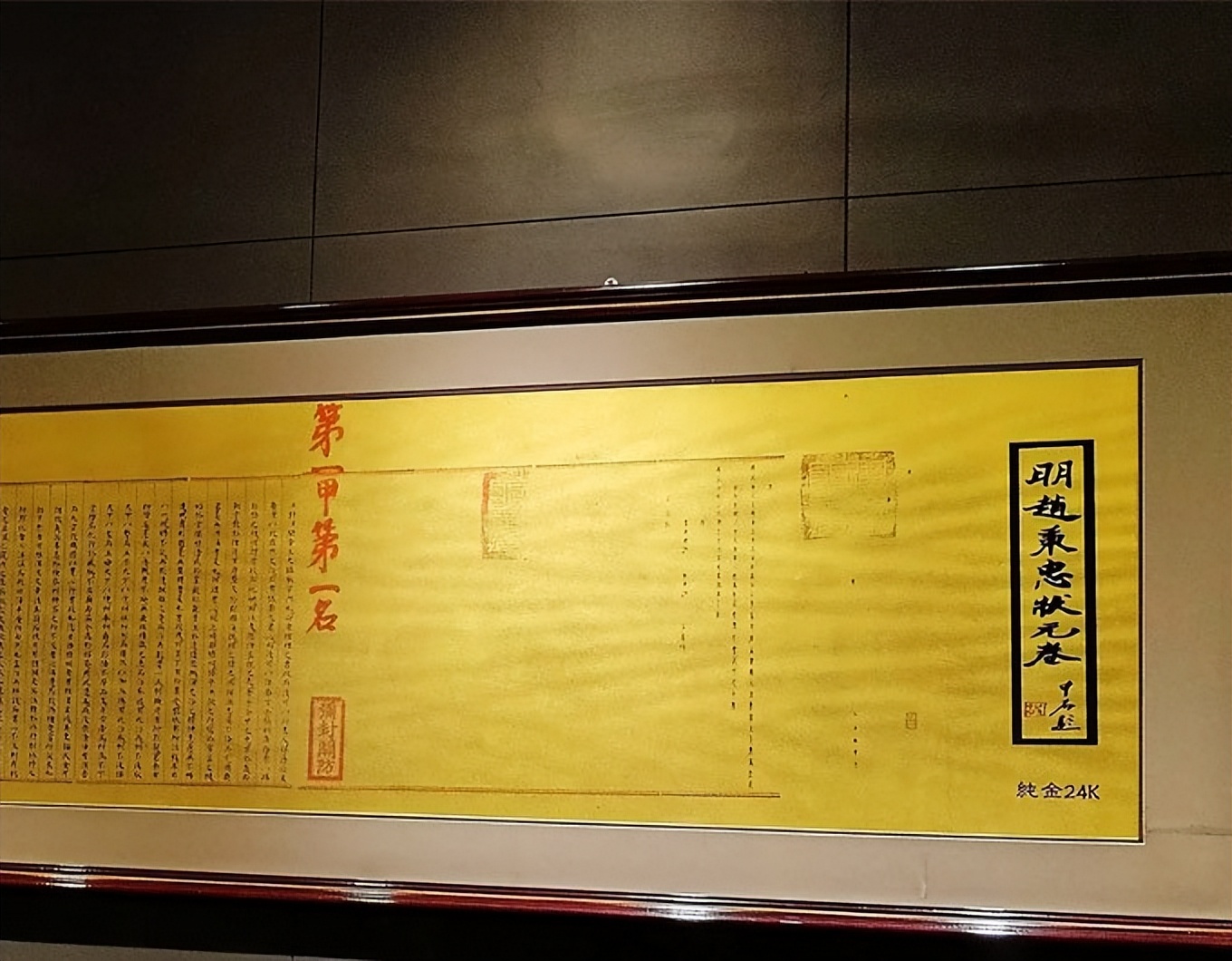 夺利,他从此贪图享乐,骄奢淫逸,不上朝不批奏折使得朝廷一度停止运转