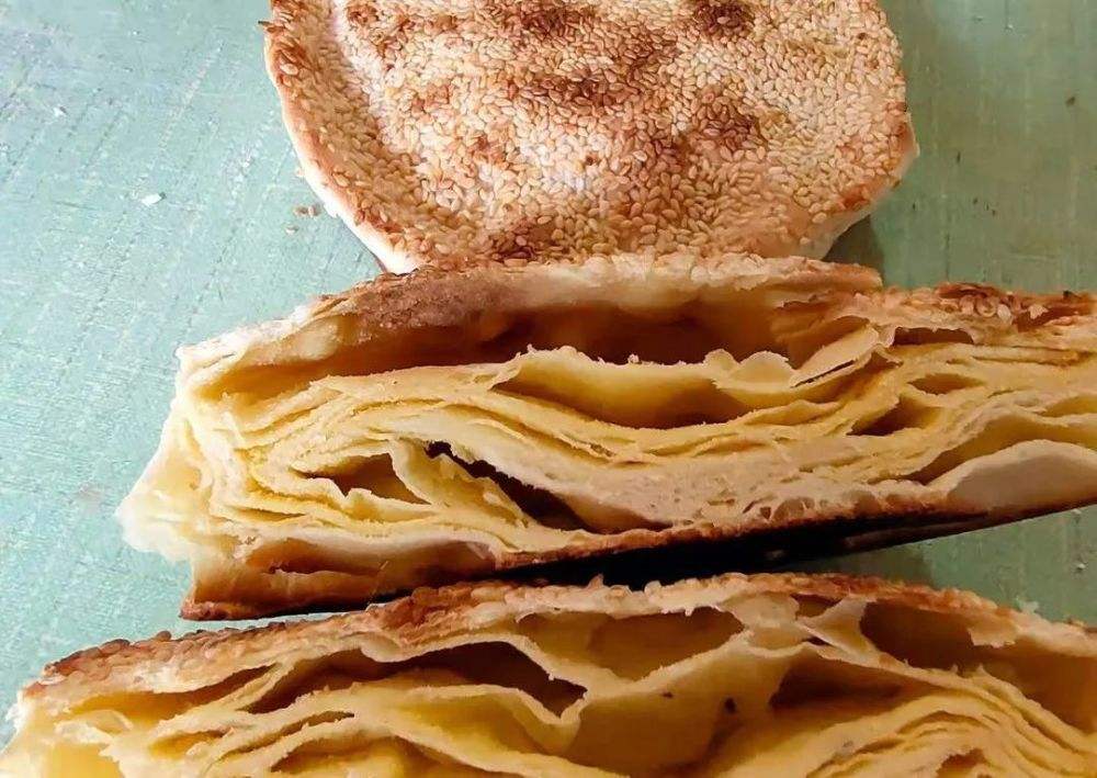 辽宁地标美食 凌源美食三宝之首——吊炉烧饼_芝麻_炭火_标准