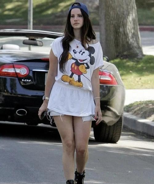 原创打雷姐新街拍把粉丝急坏再胖下去成扌丁雷女且了