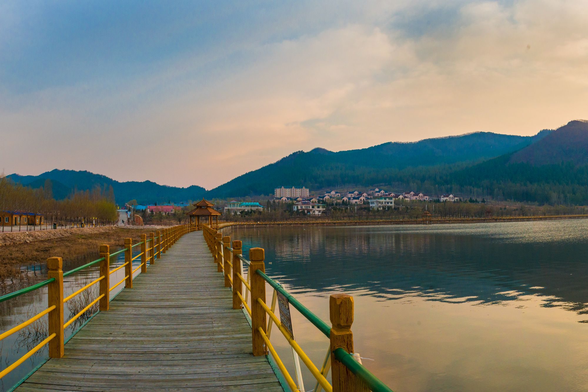 原创牡丹江有一处莲花湖景区山水如画峰峦叠嶂充满了原始的美