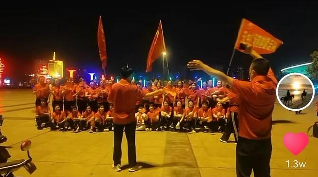 田静父亲带奇奇悦悦到广场玩,田妈与孩子学起了广场舞_许妈_姚爸_一家