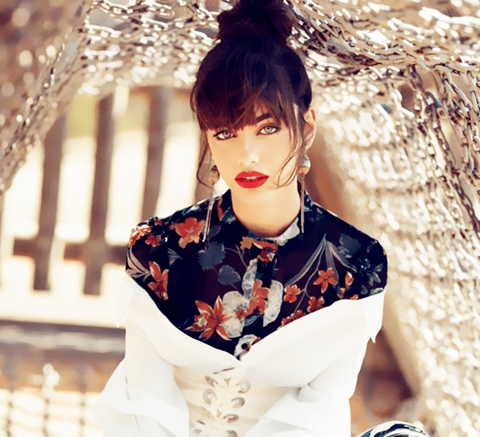 原创以色列国宝级美女宝石绿眼神大红唇异域风情穿搭太迷人