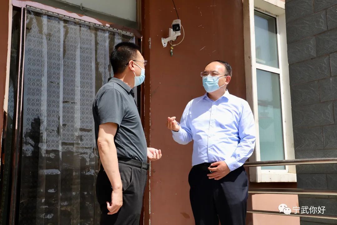 宋海兵在宁武调研