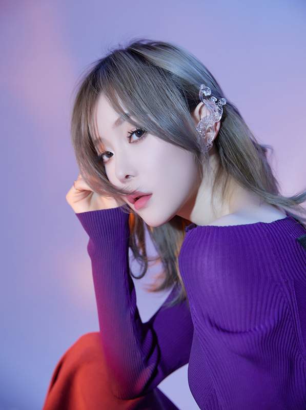 林西娅受邀时尚北京杂志专访随性自在地去生活