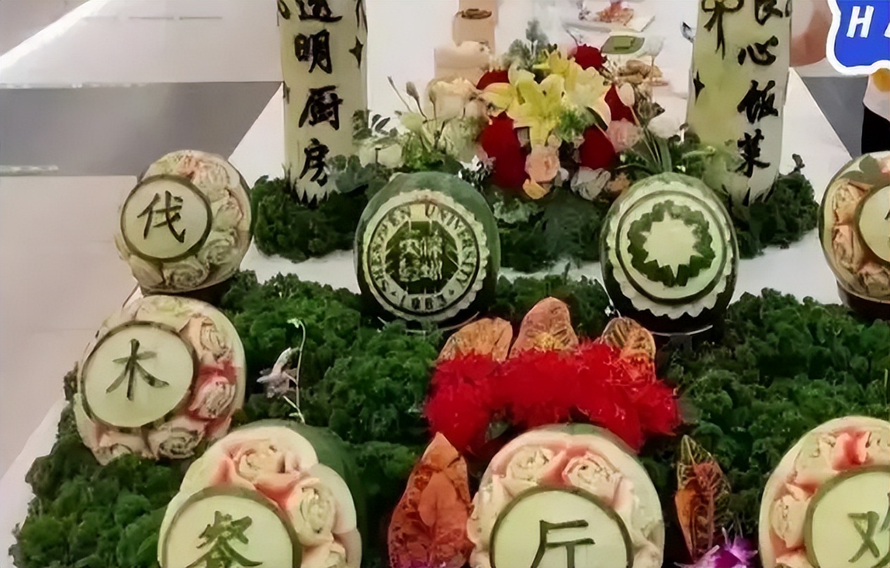 原创大学阴间食堂走红环境过于阴森恐怖学生表示像殡仪馆