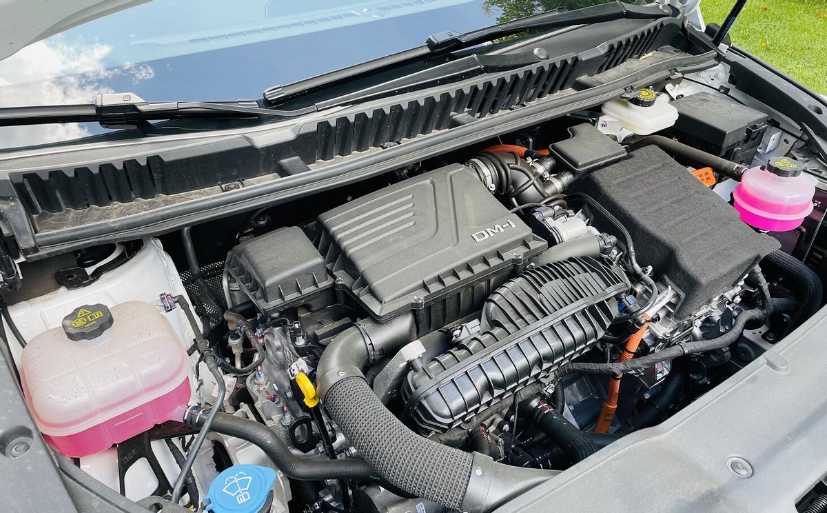 原创试驾比亚迪2022款宋maxdmi百公里亏电油耗29l热销真不意外