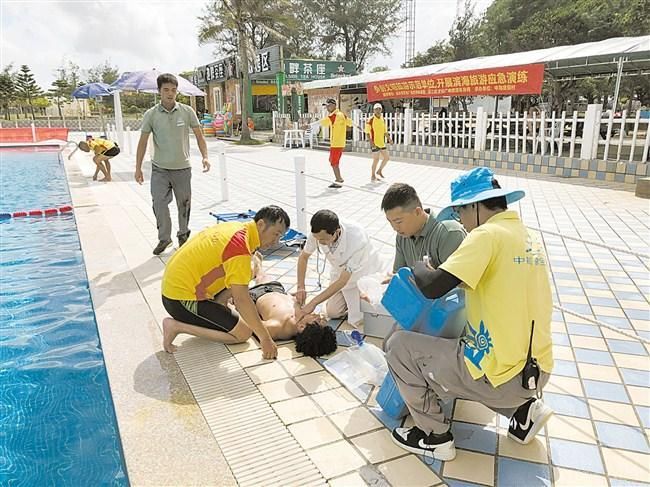滨海景区举办防溺水救援应急演练_救护_事故_游客