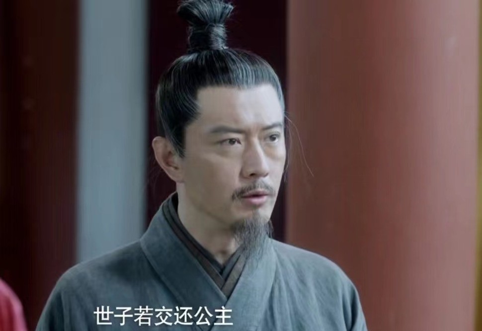 一个古装角色,一个现代角色,虽然两部剧集相隔的时间不长,但在王同辉