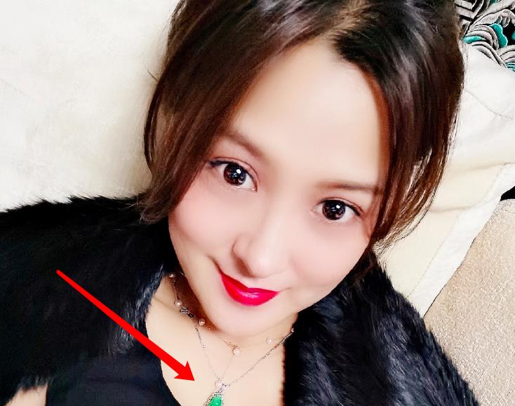 梁超前妻微博曝光,保留和梁超亲密照,大何雯娜7岁却活成少女_王晓娜