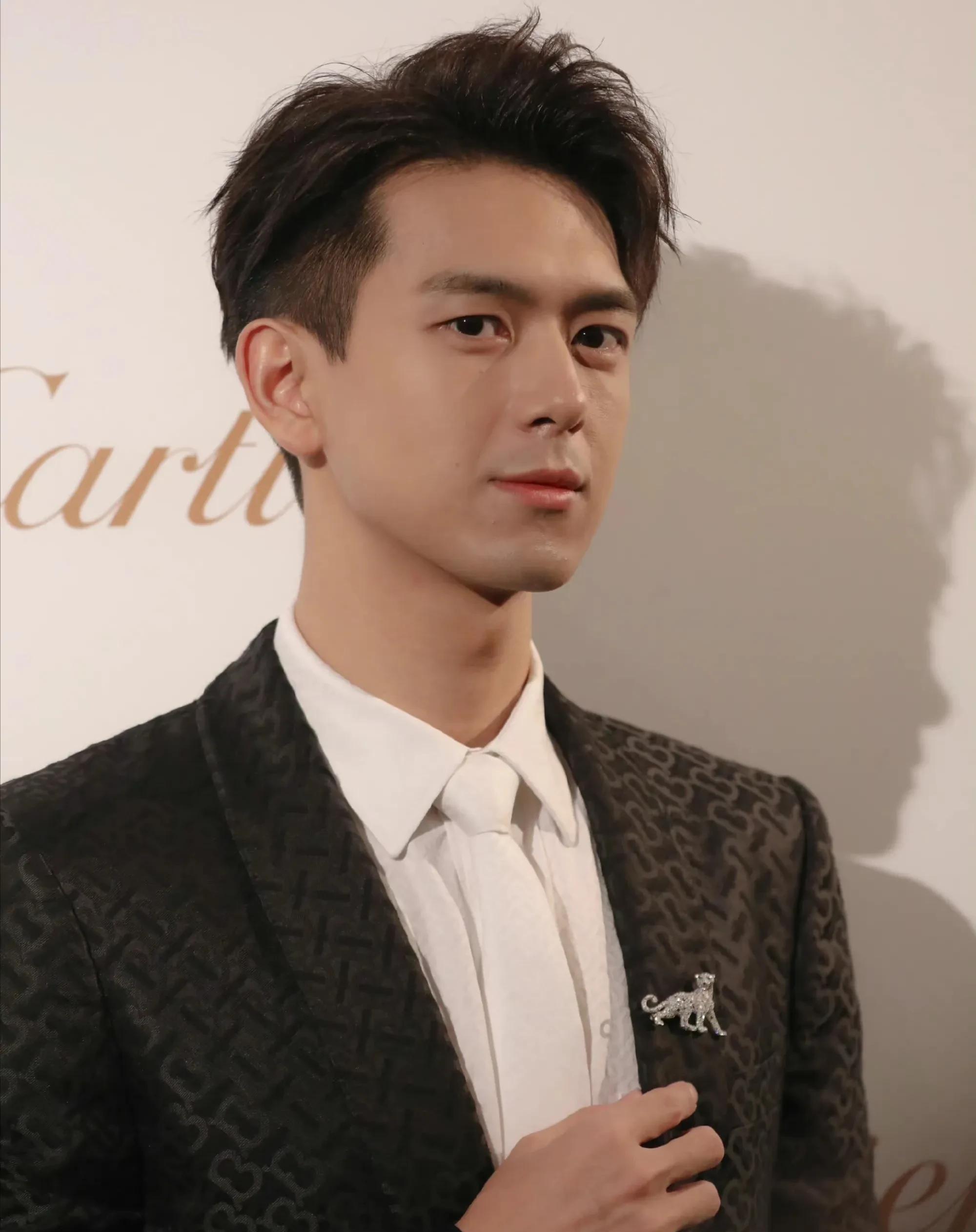 男明星"纯生图"到底什么样?