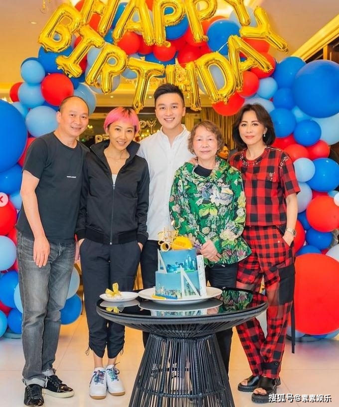 刘嘉玲带侄子参加富豪生日聚会 豪华游艇上庆生