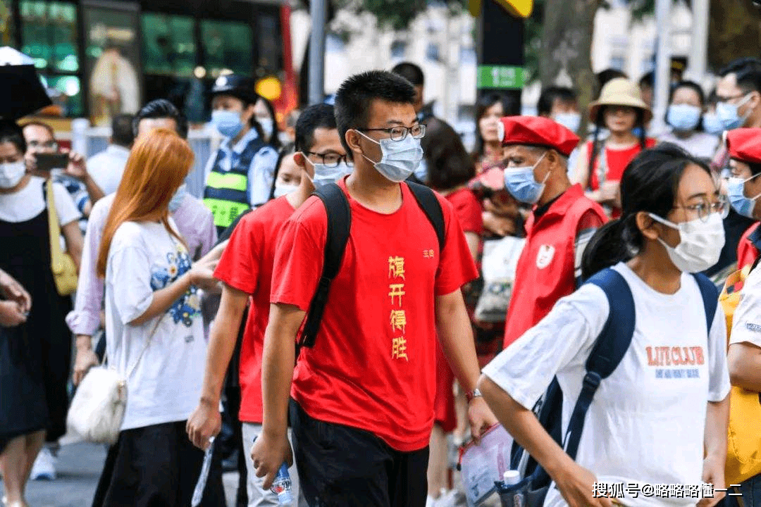 據有關數據顯示,今年參加高考的學生人數,再次創下新高,近高達到1193