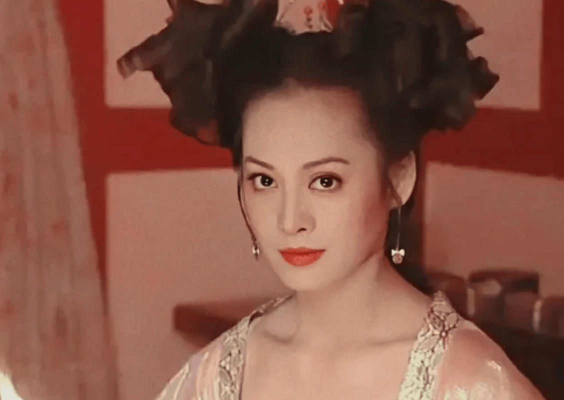 50岁的宁静变了? 谈儿时经历落泪,坚硬的外表是她的保护色