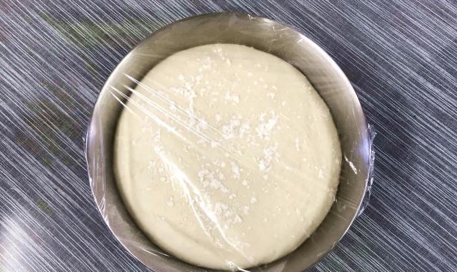 它叫“羌饼”,是上海最传统的面点之一,也是我最喜欢的早点之一_面团_芝麻_口感