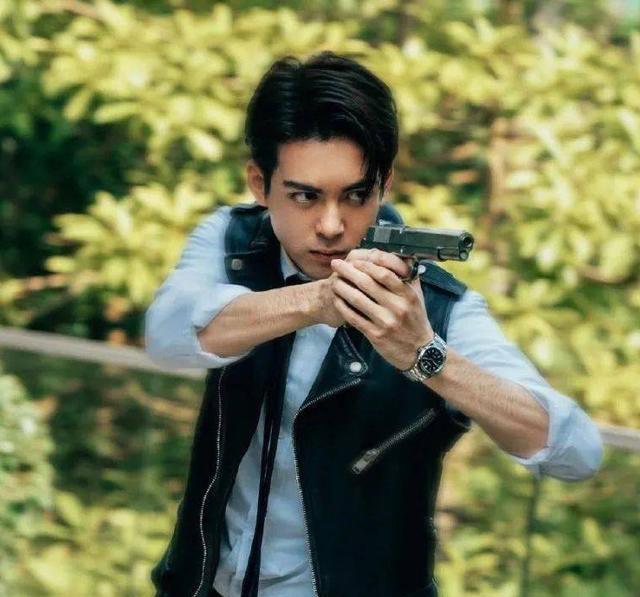 原创曾舜晞带来一部犯罪悬疑剧化身酷飒警二代搭档70后实力男神